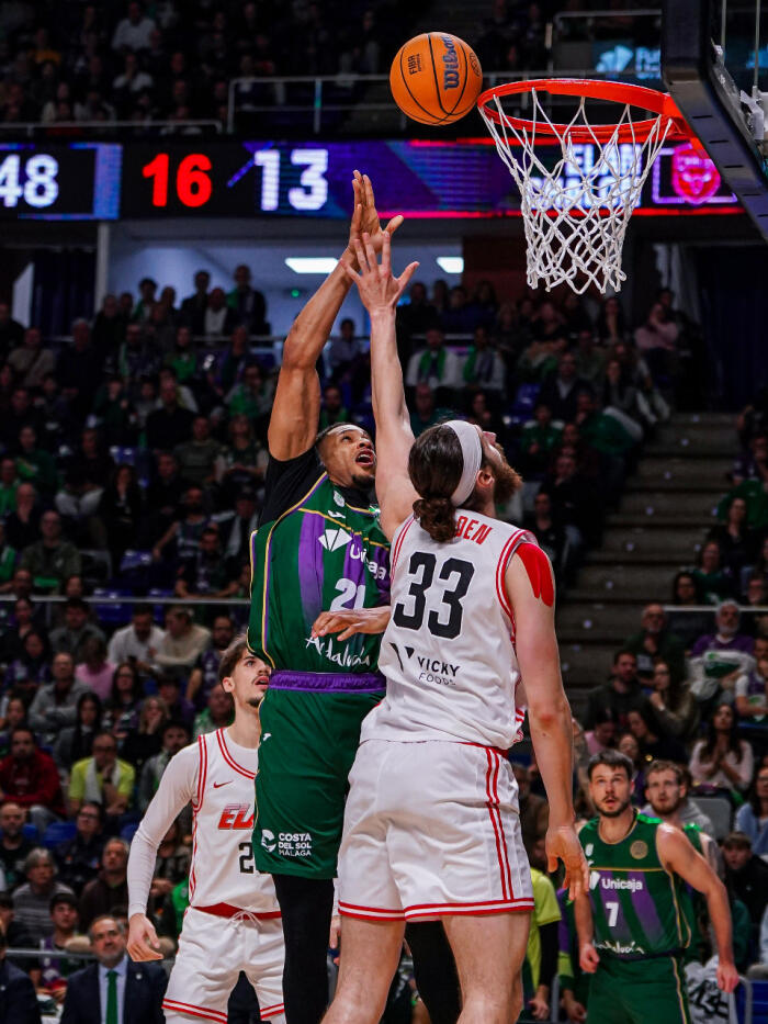 Augustin Rubit anota ante Grant Golden