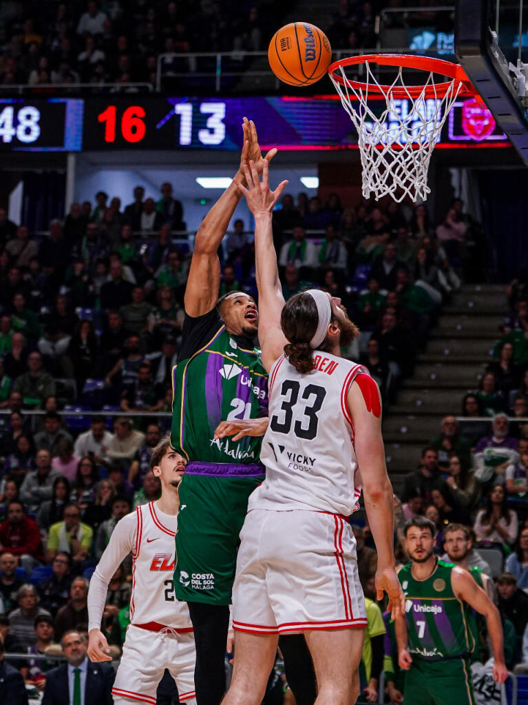 Augustin Rubit anota ante Grant Golden