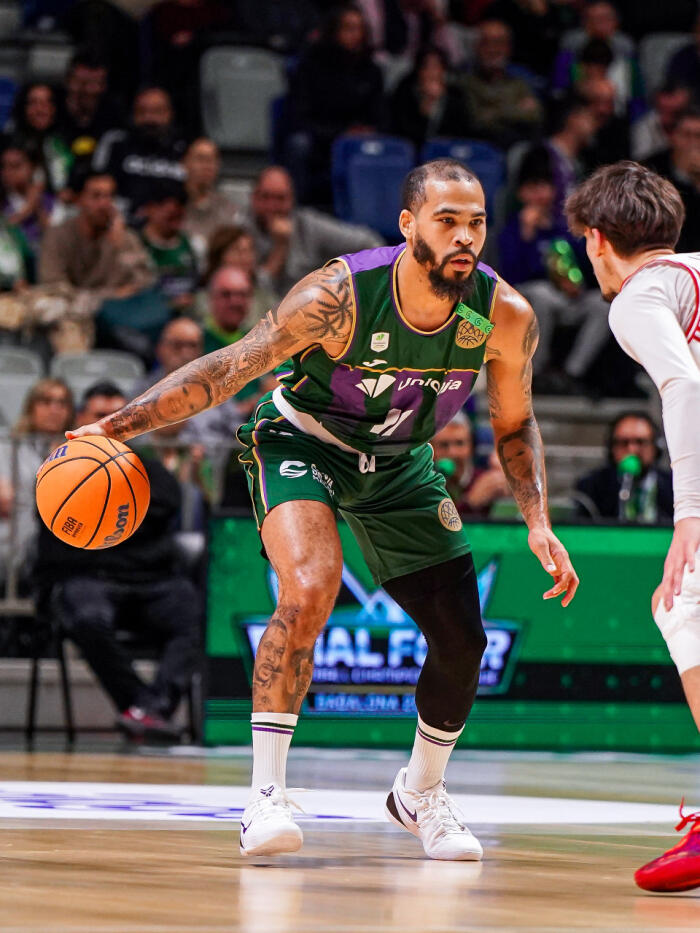 Justin Cobbs bota ante Matheo Leray