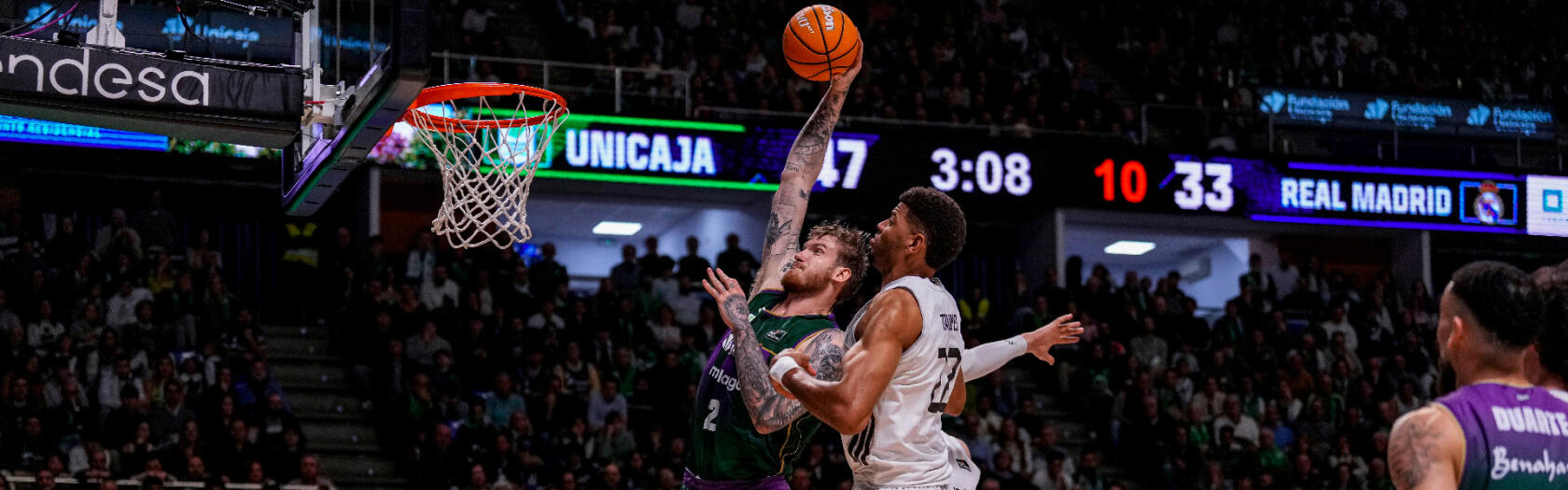 Olek Balcerowski se dispone a machacar ante Tavares