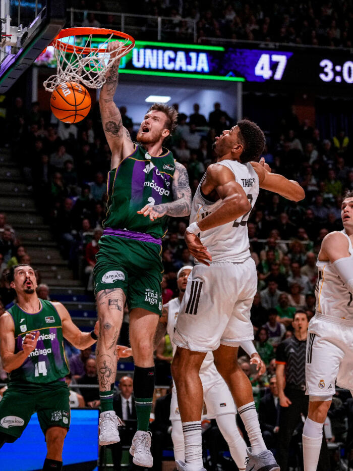 Olek Balcerowski machaca ante Tavares