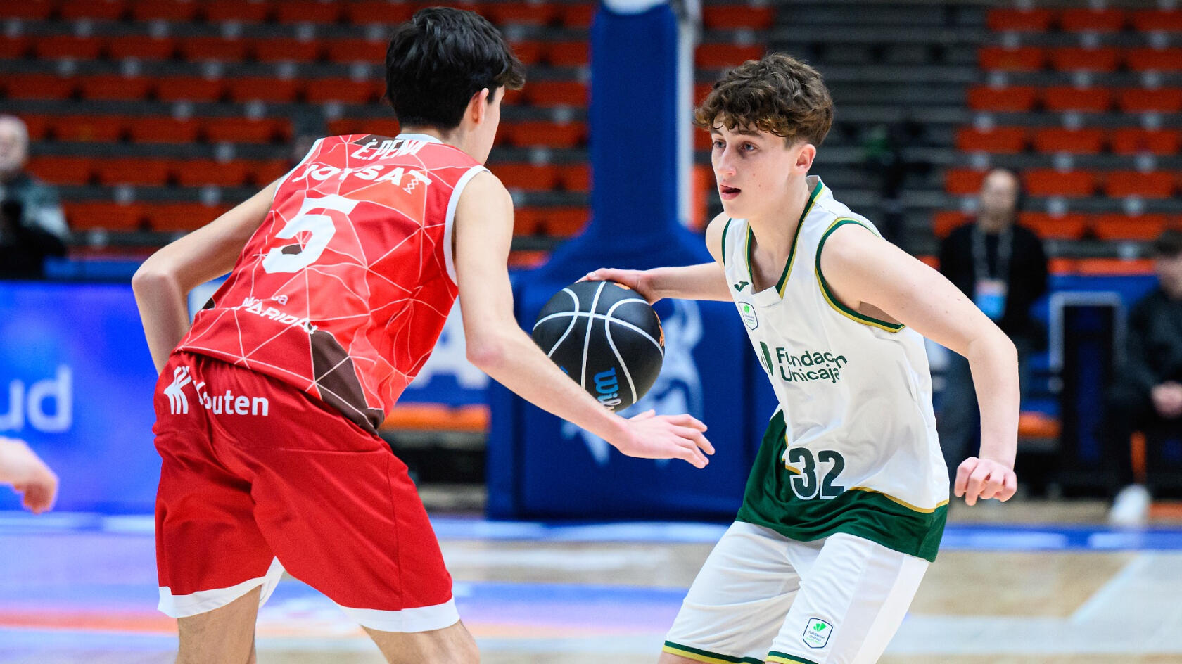 Crucial victory in the Minicopa Endesa (62-71)