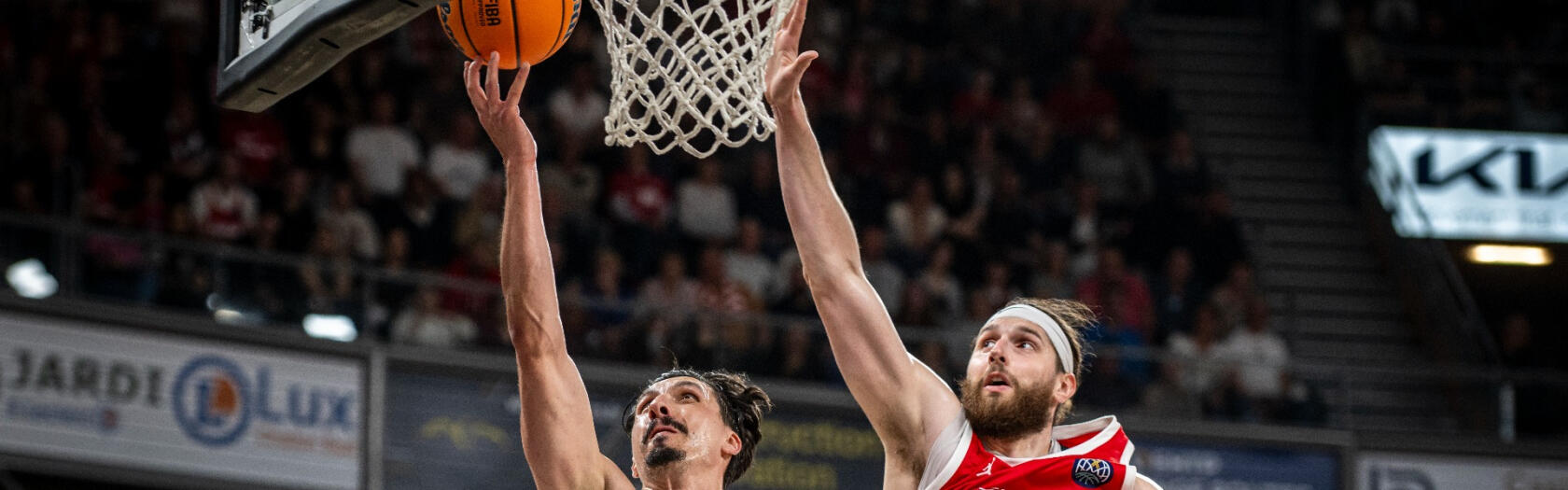 Nihad Djedovic anota una bandeja ante el Elan Chalon.