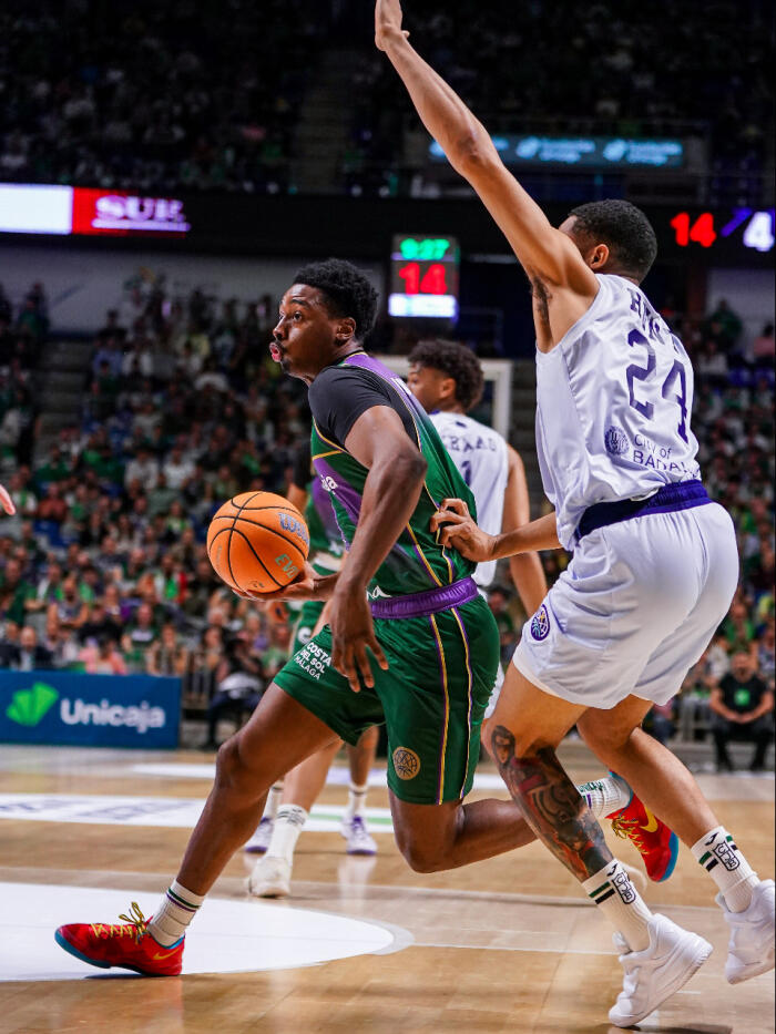 Chase Audige supera a Cameron Hunt