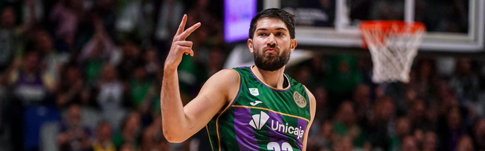 Killian Tillie celebra una jugada