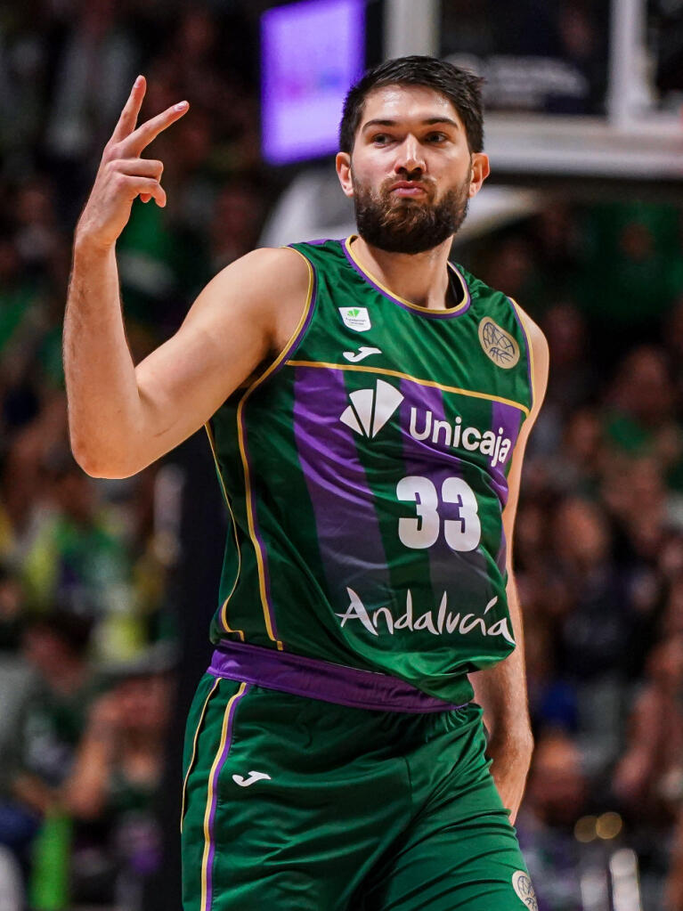 Killian Tillie celebra una jugada