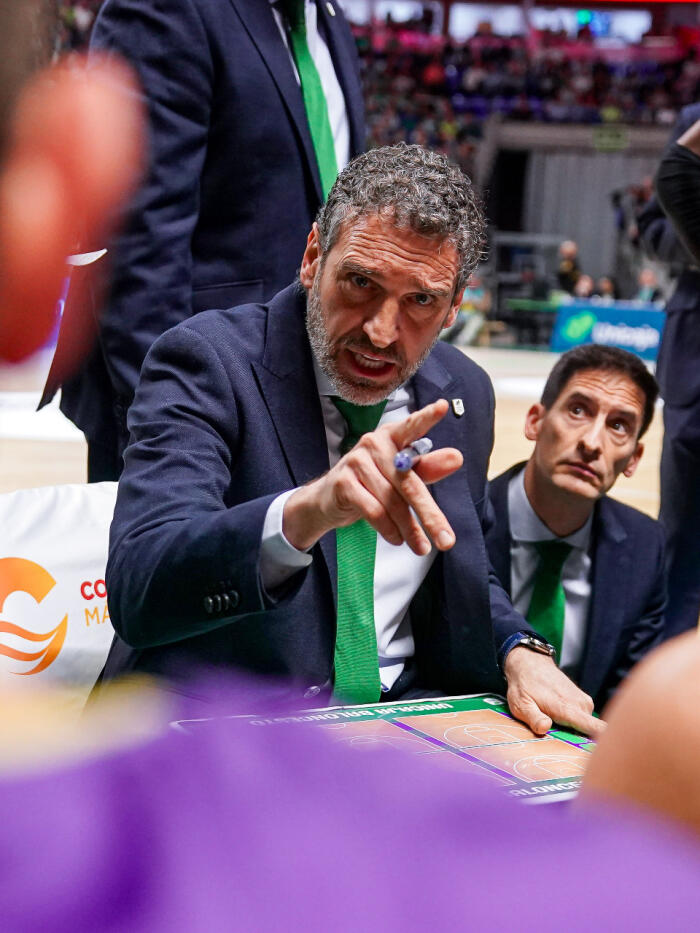 Ibon Navarro da instrucciones