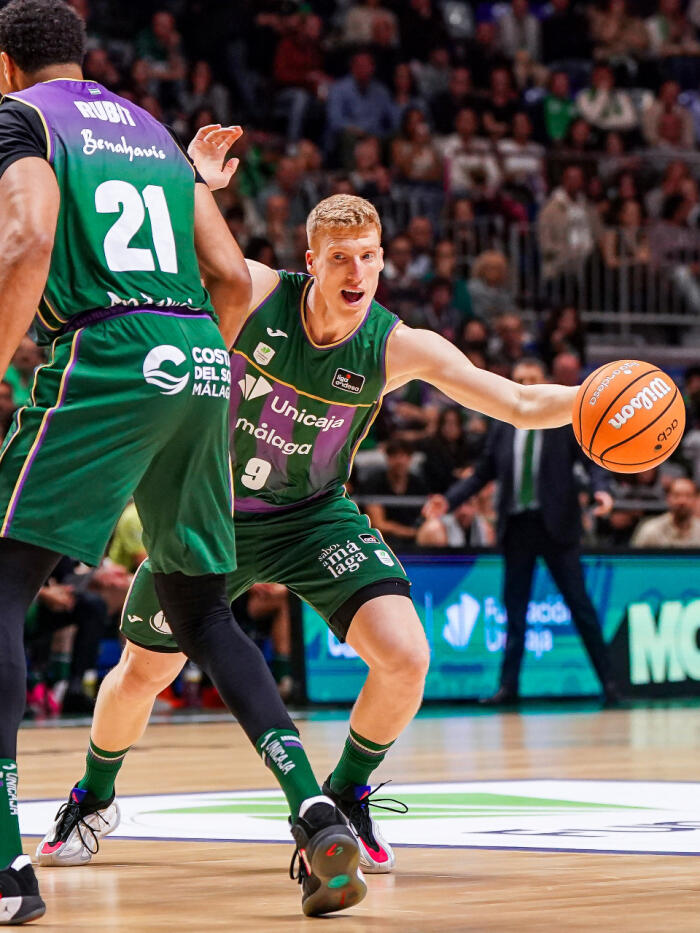 Alberto Díaz aprovecha el bloqueo de Augustin Rubit