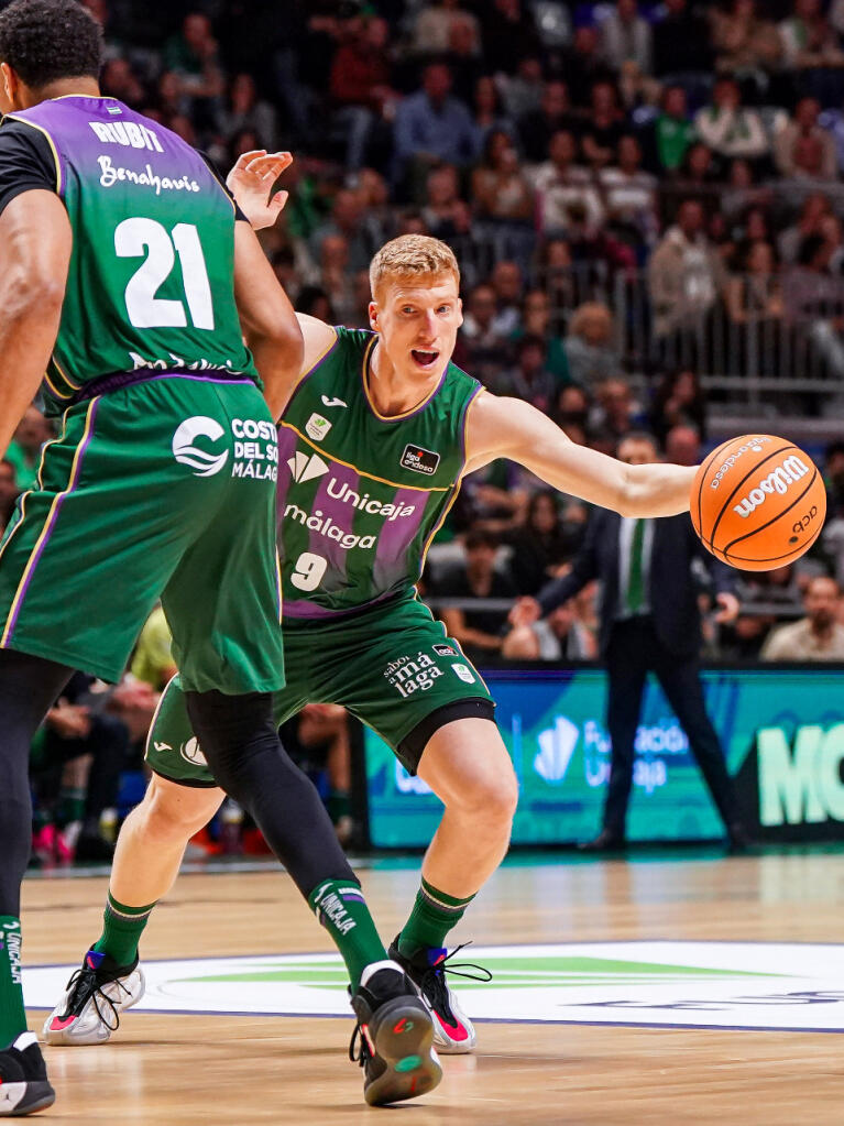 Alberto Díaz aprovecha el bloqueo de Augustin Rubit