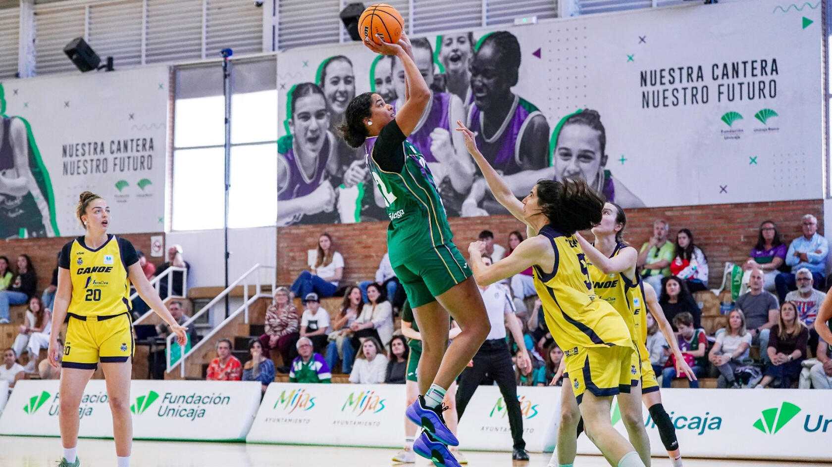 R&eacute;cord con autoridad en el Mart&iacute;n Urbano (79-64)