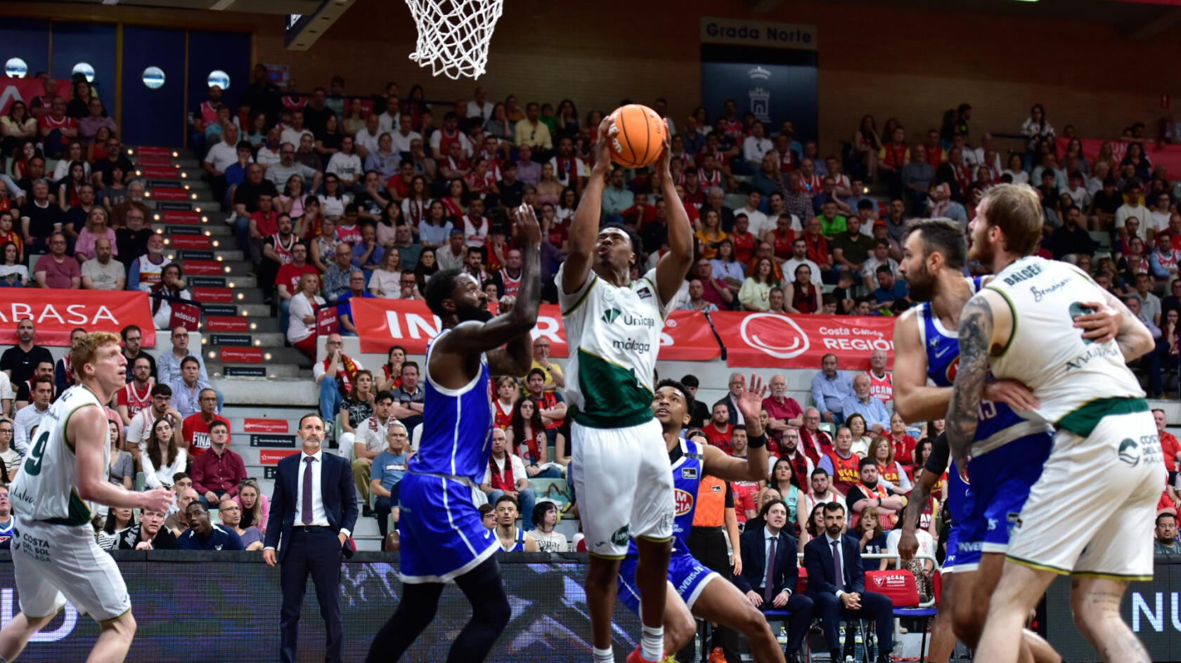 El Unicaja cae ante el UCAM Murcia (87-69)