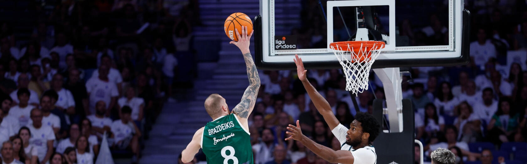 Ignas Brazdeikis lanza ante el Real Madrid.