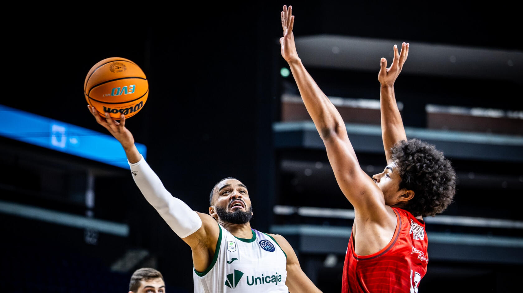 Estreno dominante en Lituania (69-105)
