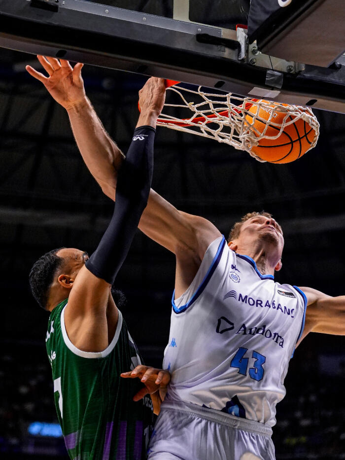 Amine Noua machaca ante Radosevic