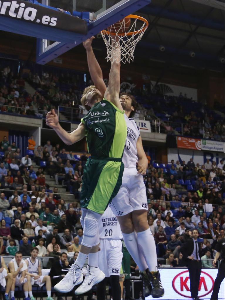 Sabonis machaca ante la defensa de Doblas