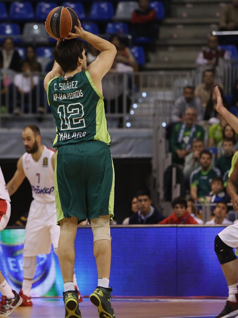 Carlos Suárez lanza un triple frontal