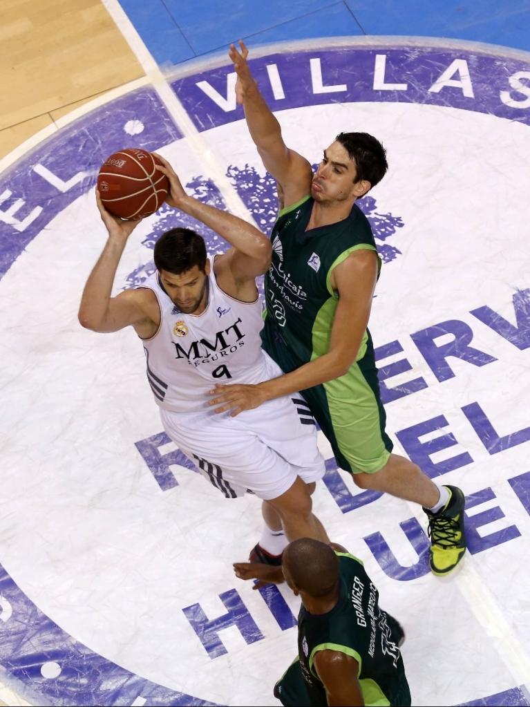 Carlos Suárez defiende a Felipe Reyes