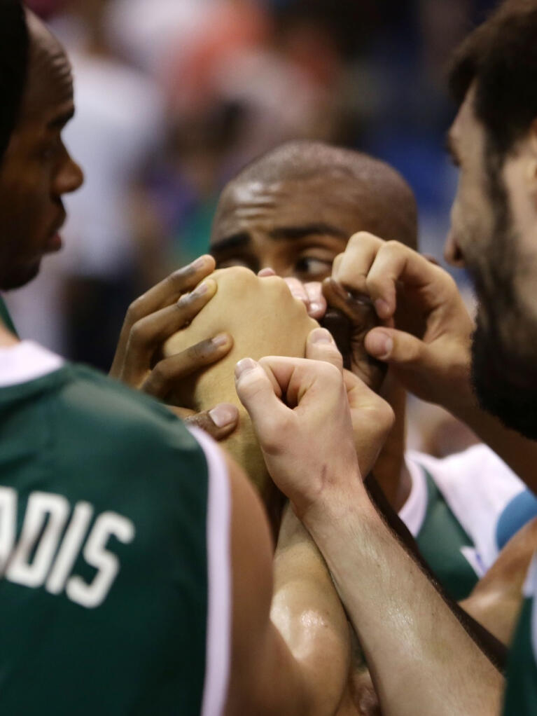 El Unicaja, unido al final del partido