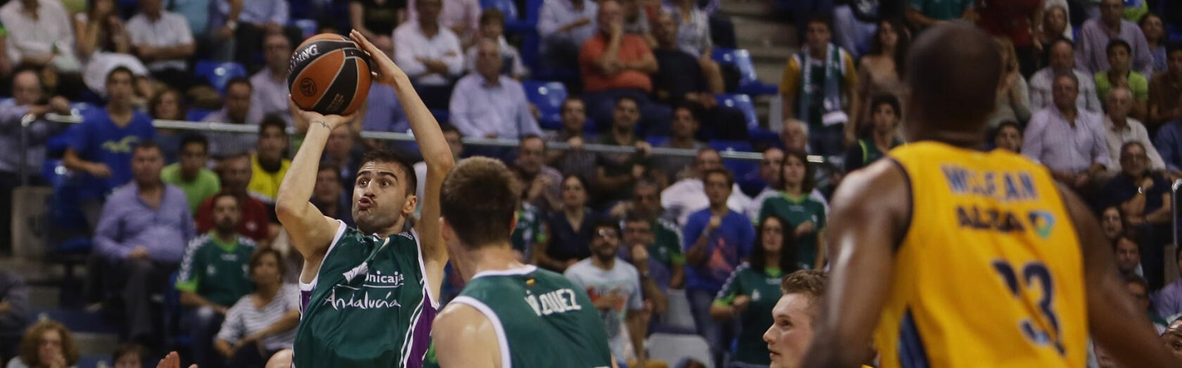 Kostas Vasileiadis lanza el triple que dio la victoria al equipo