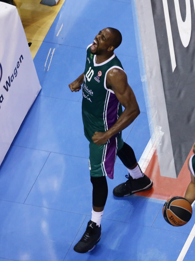 Will Thomas celebra un 2+1, tras una bonita asistencia de Green