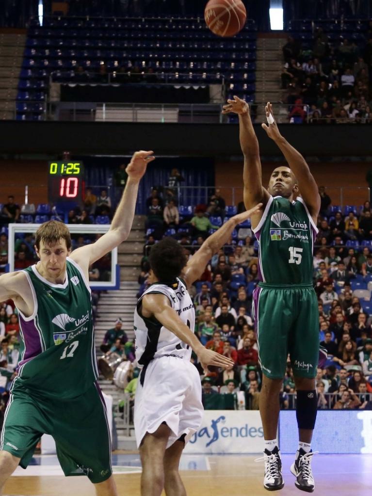 Granger lanza un triple