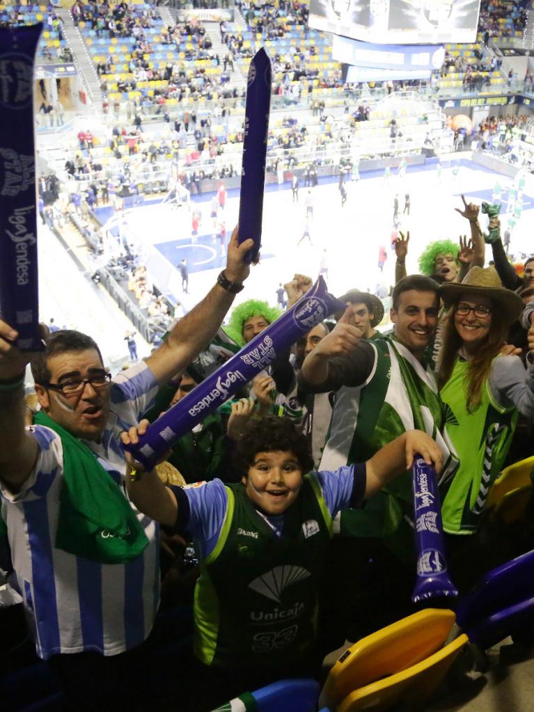 La afición del Unicaja no deja de animar