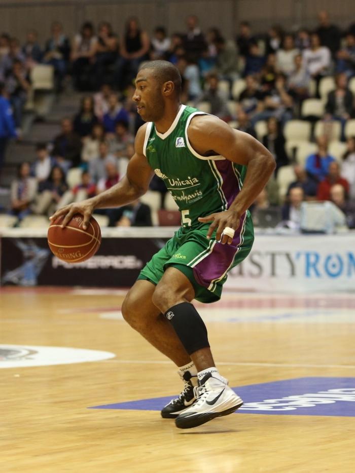 Granger botando el balón