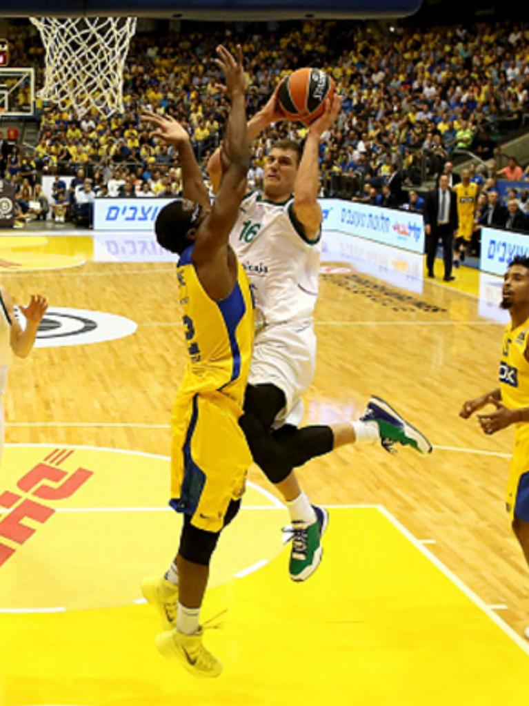 Nedovic penetra a canasta 