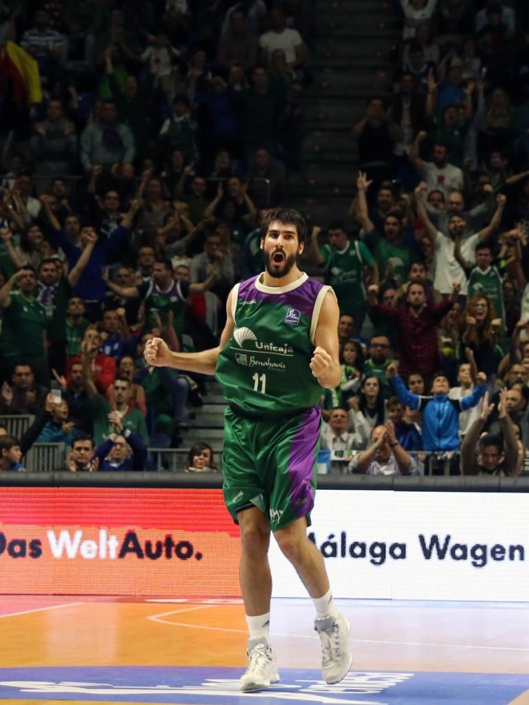 Dani Díez celebra una de sus canastas cerca del final del encuentro