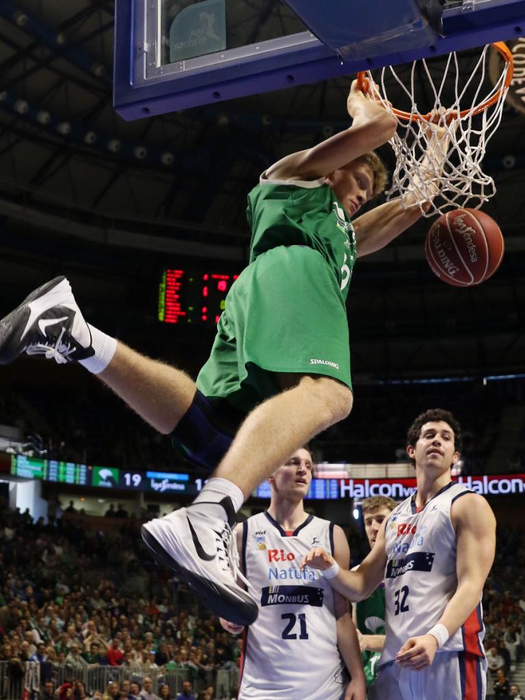 Kuzminskas culmina una jugada con un mate