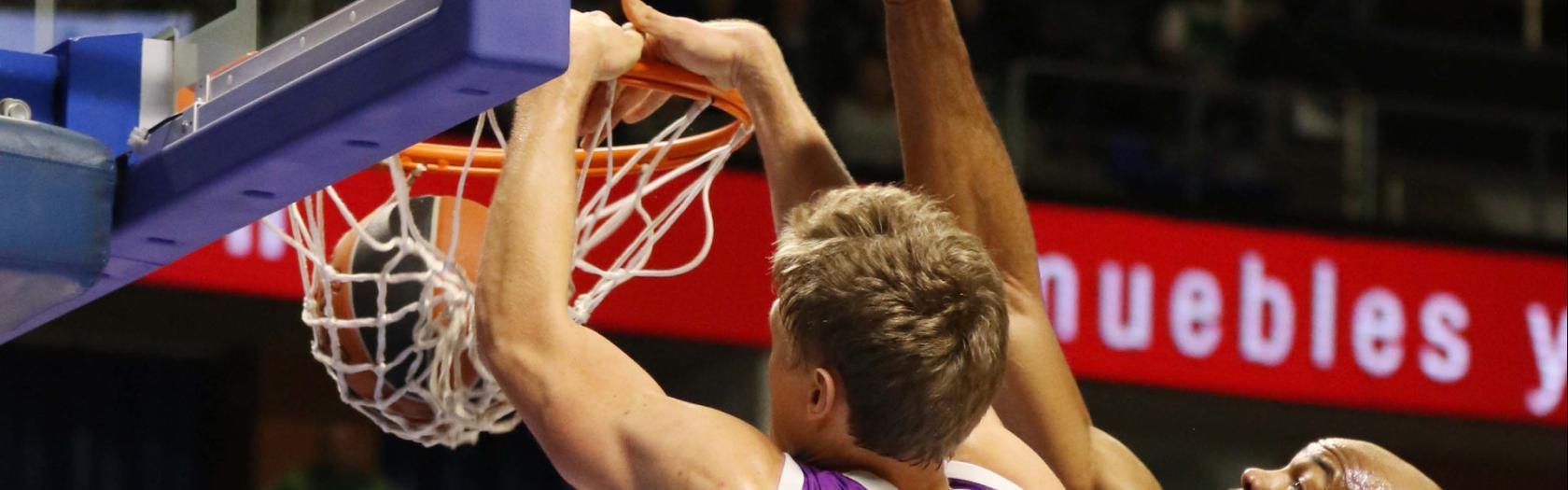 Kuzminskas machaca con autoridad