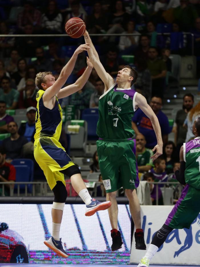 Fran Vázquez empataba el récord de Romay con este tapón a Clark