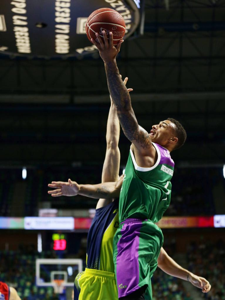 Bonita bandeja con la izquierda de Edwin Jackson