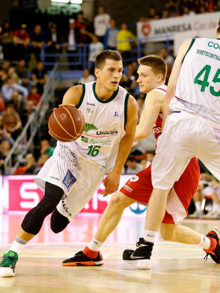 Nedovic coge el bloqueo de Cooley 