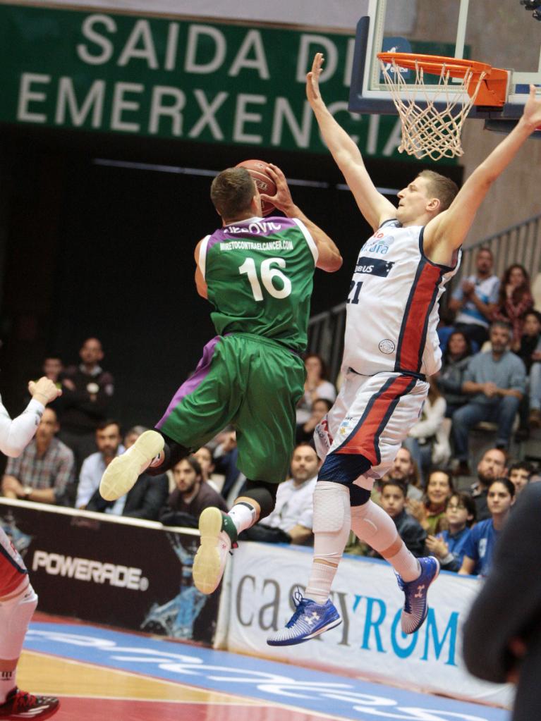 Nedovic penetra a canasta