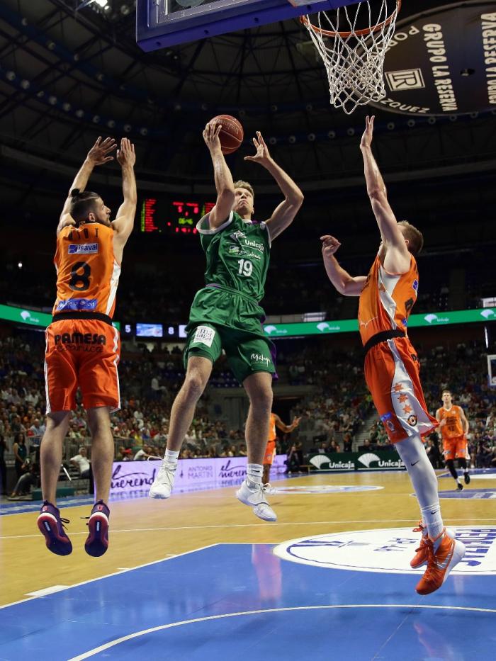 Kuzminskas se dispone a finalizar un contraataque